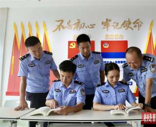 桥连警心民意 枫红谷城新“警”色④青春警队薪火相传