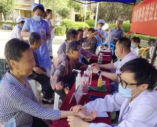 平安苑社区：健康服务进社区，爱心义诊惠民生