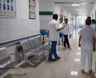 女子以为腹胀到卫生院就诊，不料当场诞下男婴……