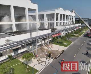湖北松滋消防开展2025年“安全生产月”消防应急演练活动