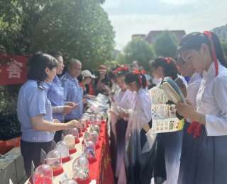 这场联合禁毒宣传超燃！ 武汉市司法局女子强戒所联动社区、学校开展“6·26”禁毒宣传月主题宣传活动