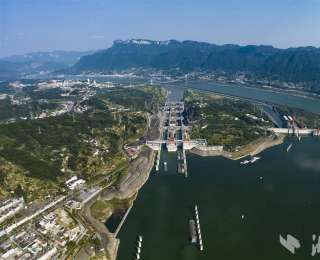 21.5万闸次！三峡船闸通航22年过闸货运量超22亿吨