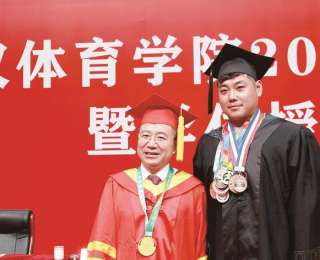 武汉40万大学生迎“最后一课”