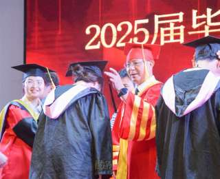 该如何见证参与AI时代？大学校长最后一课送出三个锦囊