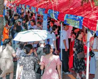 2025高招现场：高校扎堆新增理工拔尖创新班，邀院士当班主任