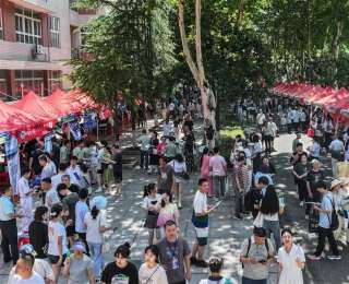 军校组团亮相抢招湖北学子，毕业授少尉军衔圆军旅梦