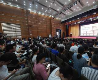 专家指导高考志愿填报：AI时代要避这些坑！