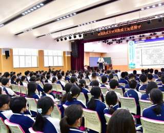 院士做客武大附中，这堂课学生抢着提问！