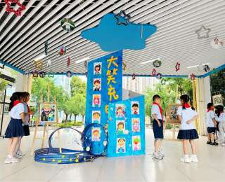 武汉一小学举办主题艺术展，校园变身艺术馆