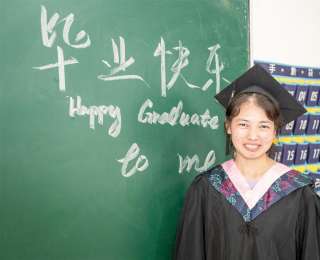 26岁的她，迎来“迟到”毕业礼