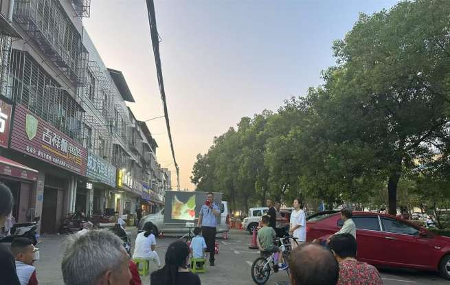 纳凉观影学反诈，湖北襄州警网联动守护群众“钱袋子”