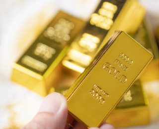 央行：8月1日起，现金买黄金钻石超10万元需上报