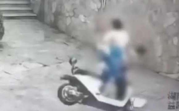 湖南两高中生骑改装电摩撞围墙身亡，骑行者父亲：长期在外地，改装前并不知情