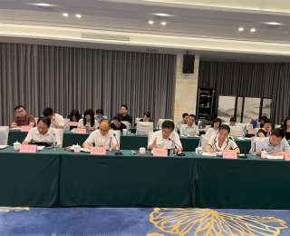 “打造产业支点 加快建设现代化产业体系”研讨会在武汉举行