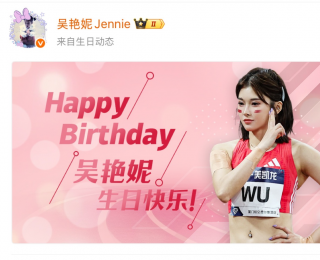 吴艳妮晒照庆祝28岁生日，蛋糕复刻标志性招牌动作