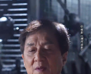 71岁成龙时隔21年再演警察，与以前利落的身手形成残酷对比，“第一次对成龙71岁有了实感”冲上热搜