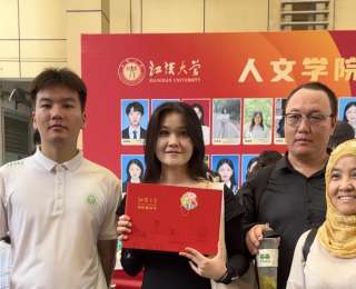 三年前哥哥来武汉求学，妹妹今年也来江大报到