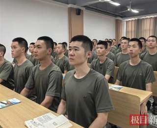 军士生观看九三阅兵：不只是在看直播，更是学习未来的职责使命