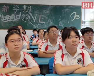 阅兵式上寻找父亲身影，武汉黄陂学子上了一堂特殊家国课
