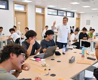 走进中国境内首个国外高校独立办学机构