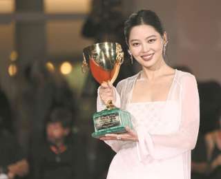 辛芷蕾获得第82届威尼斯国际电影节最佳女演员奖 演员最大的底气永远是作品