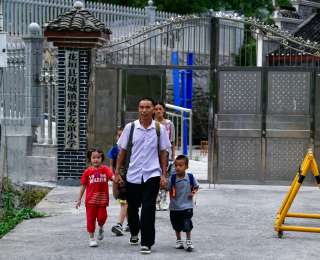 坚持19年，在湘黔边界守护孩子们的跨省上学路