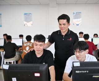 从世界冠军到三尺讲台——用砌刀筑就职教路