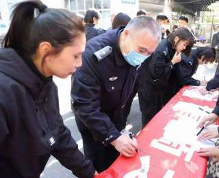 换肾藏族学子重返课堂 全校师生都是他的“救命后援团”
