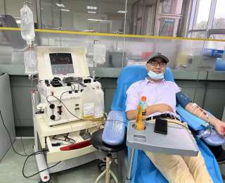 鄂州职大“热血”老师潘朝旺72次献血传播师者仁心
