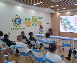 家校携手从“心”开始：湖北二师迎新日，家长课堂抢先开讲