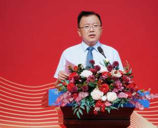 “你们有多大格局，就能拥抱多大舞台！”高校开学典礼上，校长金句燃动新生