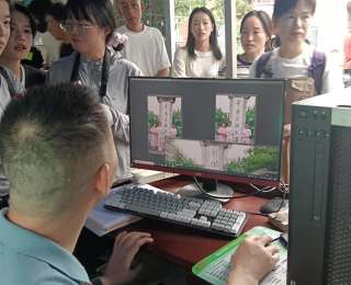 全家福“秒出片”！中南民大为新生定制打卡照