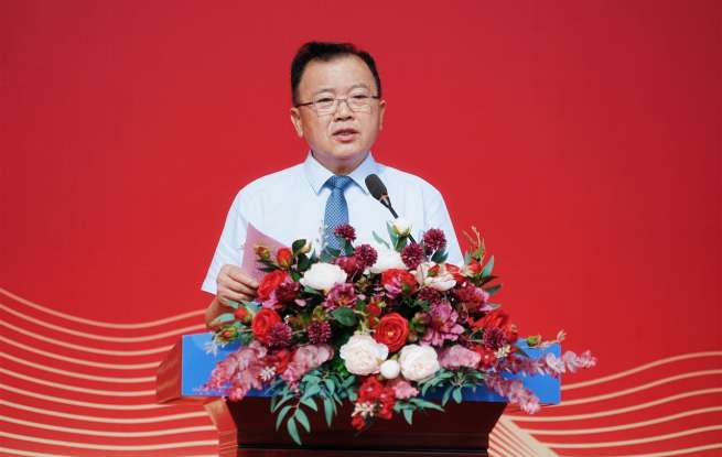 “你们有多大格局，就能拥抱多大舞台！”高校开学典礼上，校长金句燃动新生