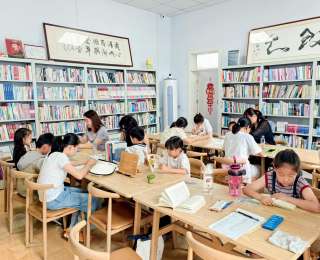用书香点亮孩童梦想
