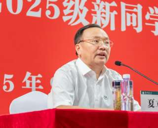 華中師大黨委書記夏立新開講新生開學(xué)第一課：勇做強(qiáng)國建設(shè)民族復(fù)興偉業(yè)的奮斗者