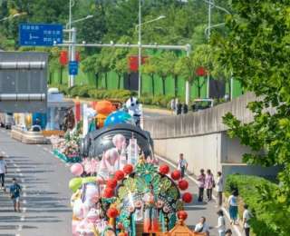 假期快来了，城市地标光谷星河将焕新亮相，“开心麻花汉阳树剧场”将开业首演