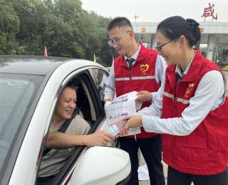 京港澳高速咸宁段迎国庆，为旅客通行按下“舒适键”