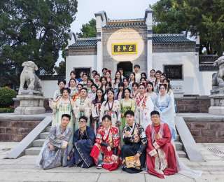 以礼迎知音，志愿暖江城，武汉文旅志愿者点靓2025知音文化周开幕式