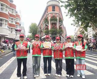 国庆“志愿红”暖透江城，武汉文旅志愿者绘就文明出游好风景