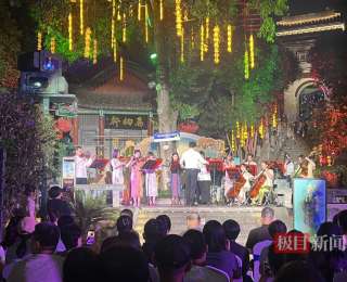 红马甲点亮中秋诗会夜空，晴川阁奏响江城温情