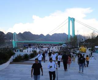 世界第一高桥玩出新花样