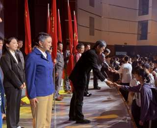大中协同育英才！中国地质大学（武汉）原创话剧《大地之光》走进华中师大一附中