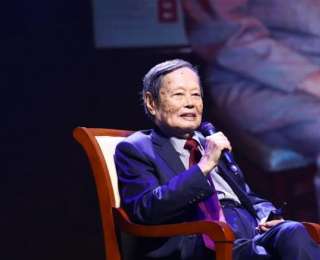 杨振宁与清华大学缘分贯穿一生：7岁随父北上，在清华园度过8年少年时光，81岁落叶归根回到清华