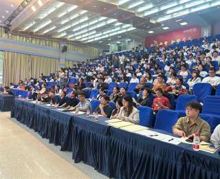 武汉百余名师范生观摩名师课堂，沉浸式学习教学一线法宝