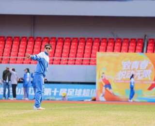 镜头都追不上！杭州男生用2根钢丝操纵模型飞机，惊艳全场