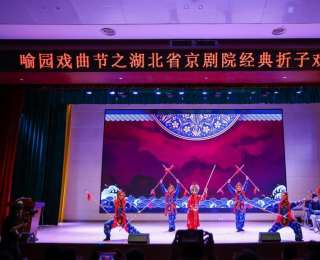京剧脸谱绘上洋面孔，留学生们“化身”孙悟空！华科大“戏曲节”用国粹传播中华文化