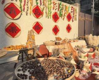 秋天的一堂课能有多丰富？切红薯、串糖葫芦……这所幼儿园把“晒秋”搬进课堂