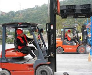 陕西旬阳：职业培训促就业