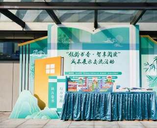 74岁老人现场作诗吟诵！“银龄书香·智享阅读”成果展示交流活动举行