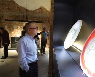 2025全国地方媒体总编辑看无锡丨探访无锡绿波美术馆：古村蝶变间，艺术为文旅“长红”注入新动能